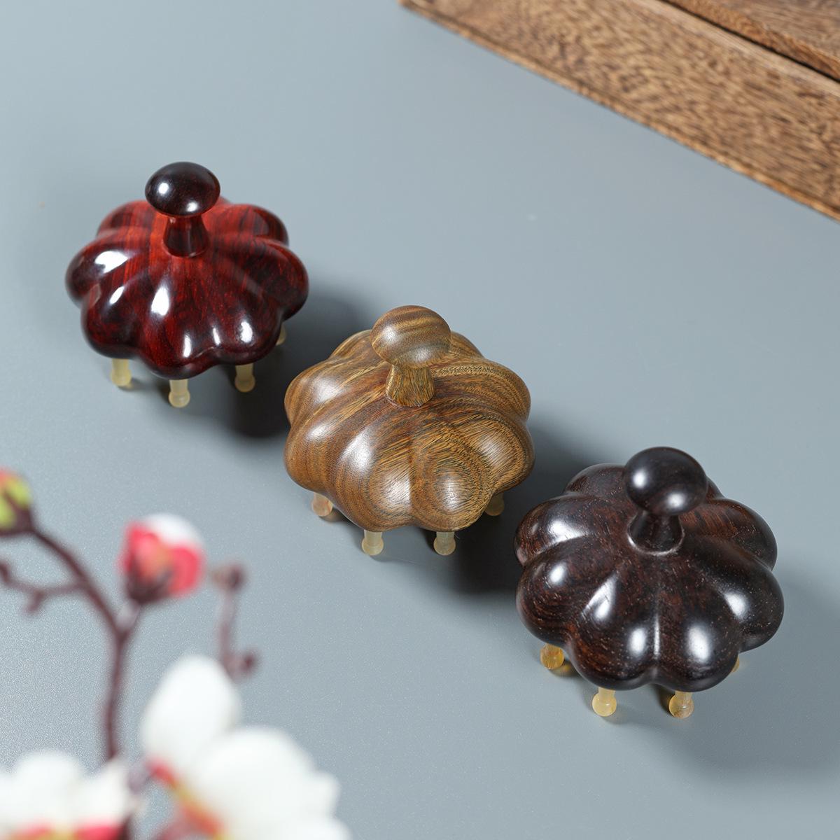 Lotus Seedpod Sandalwood Massage Comb - Wooden Wide-Tooth Hair Care with Sheep Horn Head
Lotus Seedpod Sandalwood Massage Comb - Wooden Wide-Tooth Hair Care with Sheep Horn Head