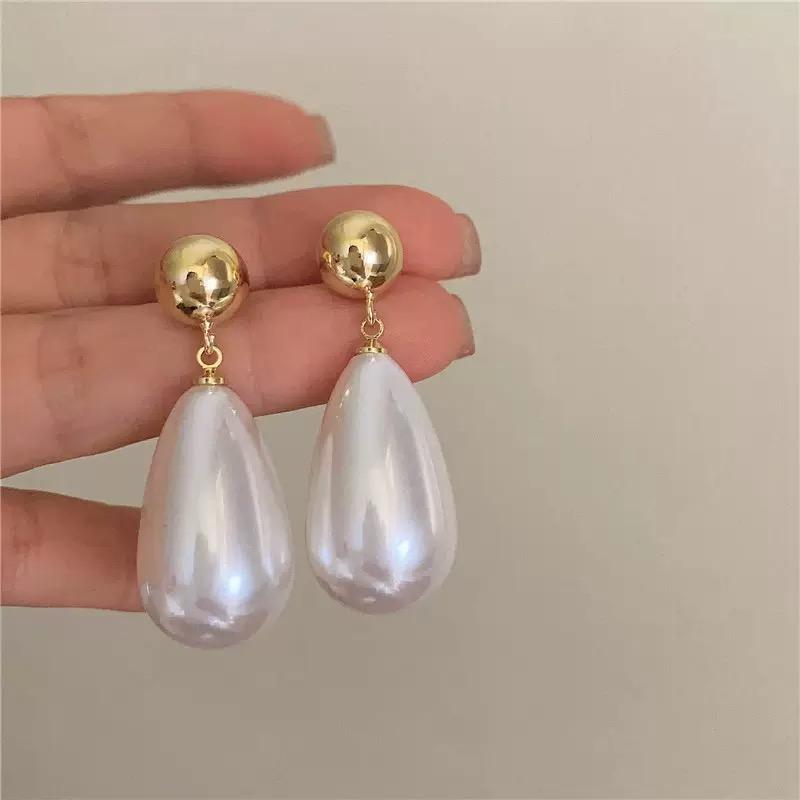 French New Vintage Pearl Pendant Earrings Elegant Jewelry Accessories Suitable For Women Party Wear
French New Vintage Pearl Pendant Earrings Elegant Jewelry Accessories Suitable For Women Party Wear