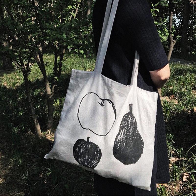 Korean niche brand ins same still life fruit printing shoulder bag thin grey cloth bag shoulder environmentally friendly cloth bag
Korean niche brand ins same still life fruit printing shoulder bag thin grey cloth bag shoulder environmentally friendly cloth bag