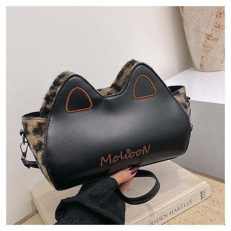 New fashion kitten bag women s small square bag retro armpit bag high-end single shoulder messenger bag autumn and winter 30*18*10cm
New fashion kitten bag women s small square bag retro armpit bag high-end single shoulder messenger bag autumn and winter 30*18*10cm