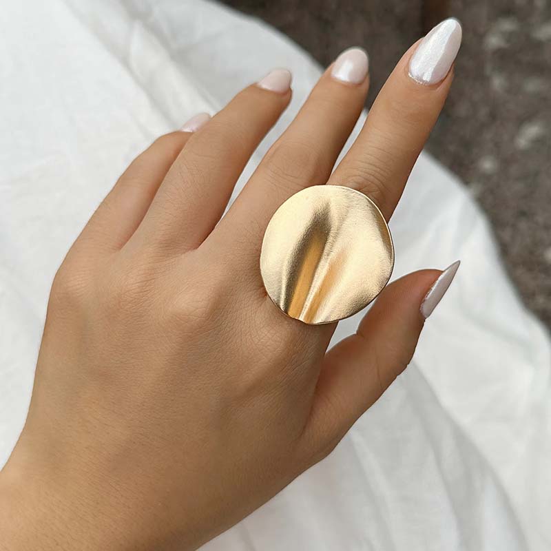 Exaggerated Metal Big Pleated Cuff Rings for Women Vintage Gold Color Irregular Open Adjustable Finger Rings Zircon 2026 Party
Exaggerated Metal Big Pleated Cuff Rings for Women Vintage Gold Color Irregular Open Adjustable Finger Rings Zircon 2026 Party