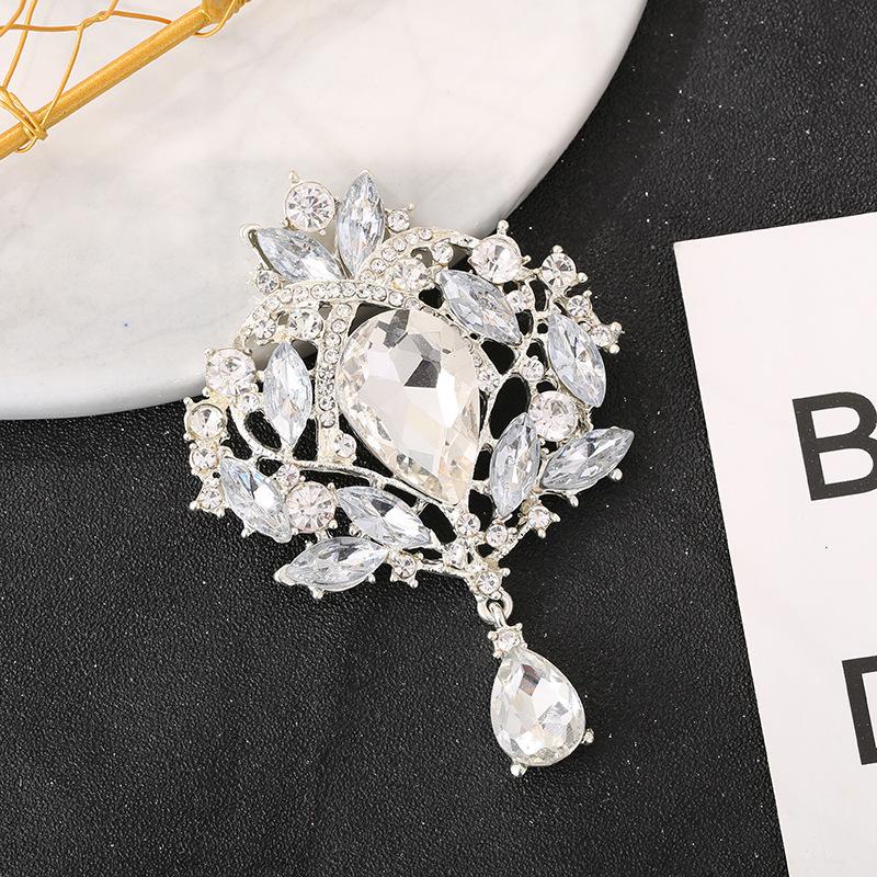 Unique Design Pendant Crystal Brooch Gorgeous Banquet Brooch Unisex Brooch Clothing Accessories Delicate Sparkling Gifts срібний
Unique Design Pendant Crystal Brooch Gorgeous Banquet Brooch Unisex Brooch Clothing Accessories Delicate Sparkling Gifts срібний
