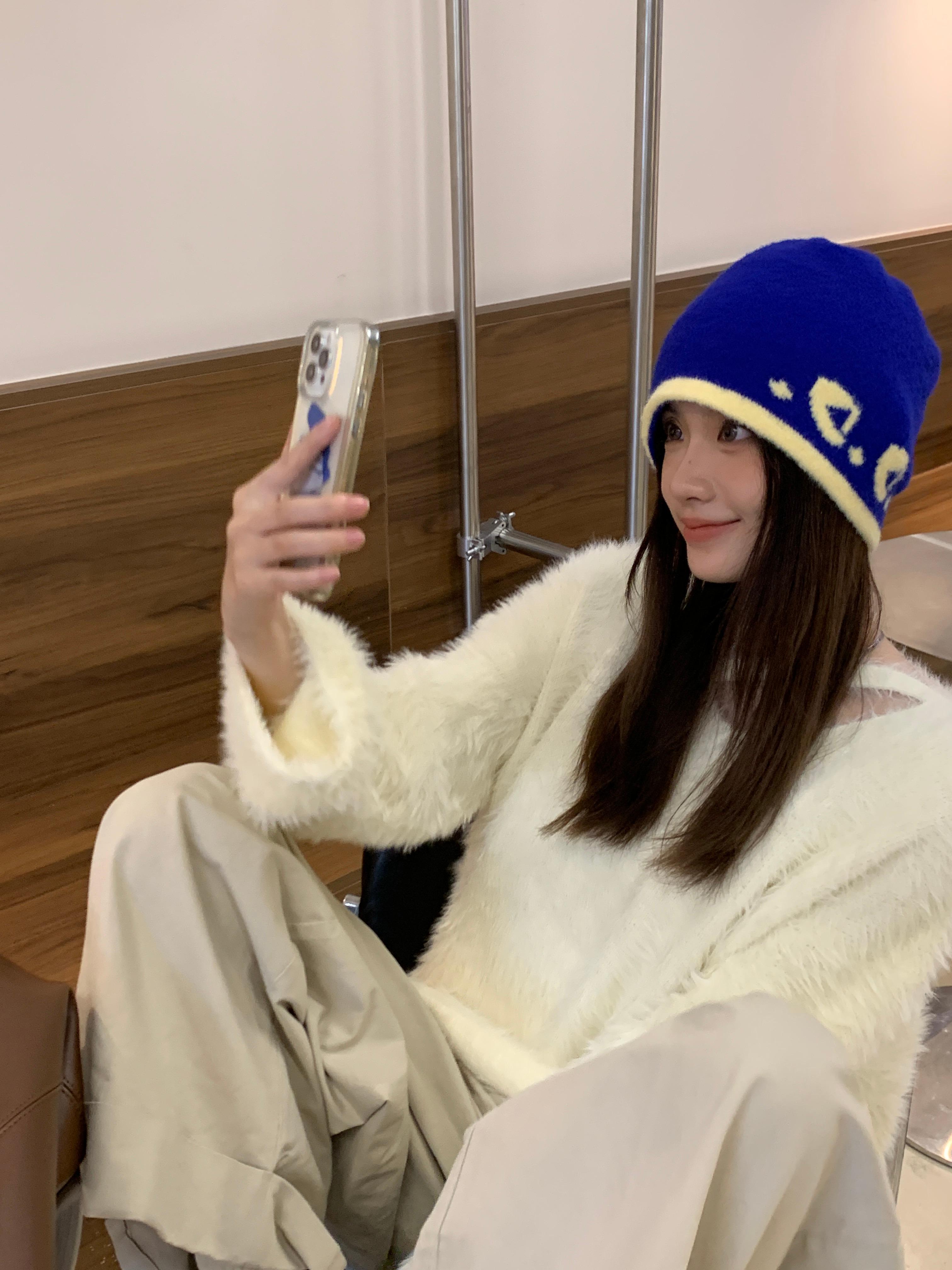 Niche color matching knitted hat women s autumn and winter warm cold hat bag head fashion wool hat concave styling trendy adult elastic синій
Niche color matching knitted hat women s autumn and winter warm cold hat bag head fashion wool hat concave styling trendy adult elastic синій