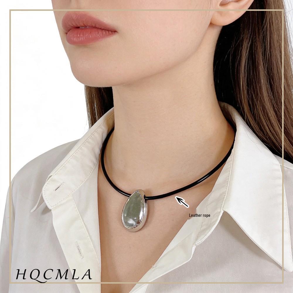 Chic Metallic Gloss Sweater Chain Necklace with Unique Design
Chic Metallic Gloss Sweater Chain Necklace with Unique Design