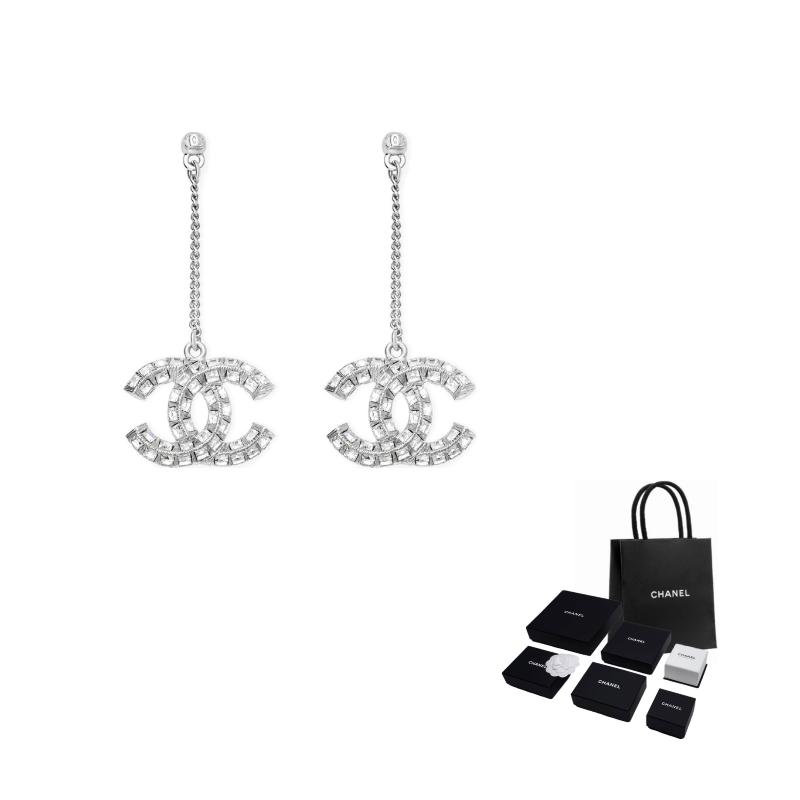 CHANEL Double Drainage Diamond Double C Metal Earrings Women s Style срібний
CHANEL Double Drainage Diamond Double C Metal Earrings Women s Style срібний