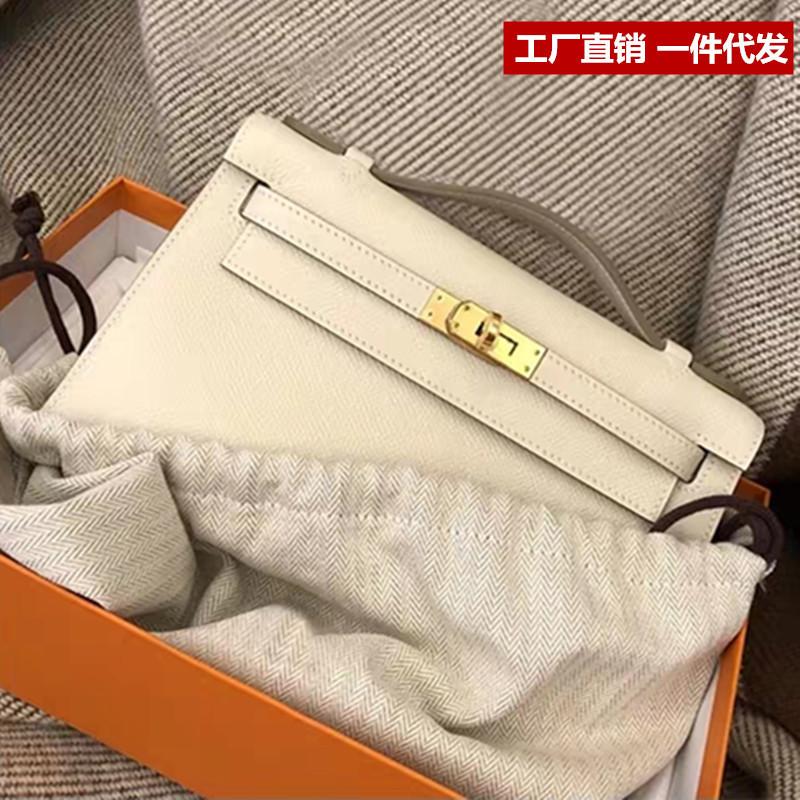 McDonndale 2025 new generation Kelli bag palm pattern cowhide shoulder portable fashion leather small square bag women 22cm silver buckle
McDonndale 2025 new generation Kelli bag palm pattern cowhide shoulder portable fashion leather small square bag women 22cm silver buckle