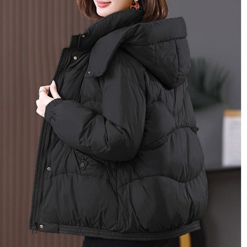 Новая модная короткая свободная одежда со съемным капюшоном, зимняя свободная куртка с хлопковой набивкой 2XL чёрный
Новая модная короткая свободная одежда со съемным капюшоном, зимняя свободная куртка с хлопковой набивкой 2XL чёрный