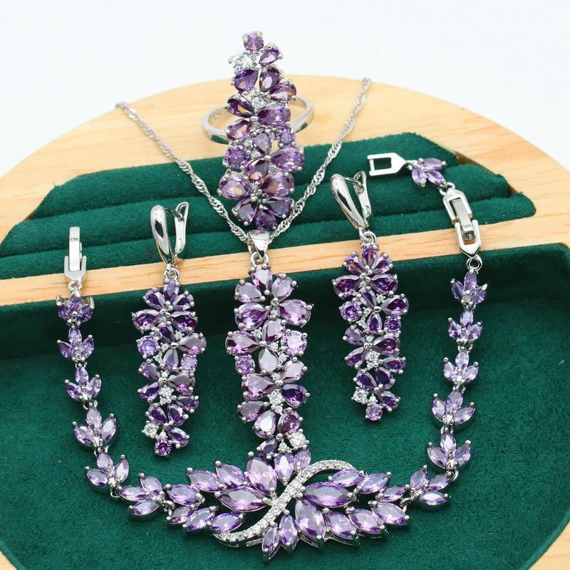 The Atmosphere Is Full of Diamond Ladies Jewelry Set 10 yards
The Atmosphere Is Full of Diamond Ladies Jewelry Set 10 yards