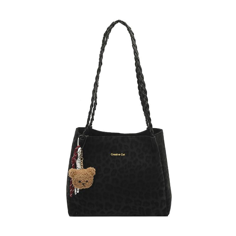 Simple Korean version bag commuter large-capacity women s bag new fashion temperament single shoulder tote bag in the season No pendant model чорний
Simple Korean version bag commuter large-capacity women s bag new fashion temperament single shoulder tote bag in the season No pendant model чорний