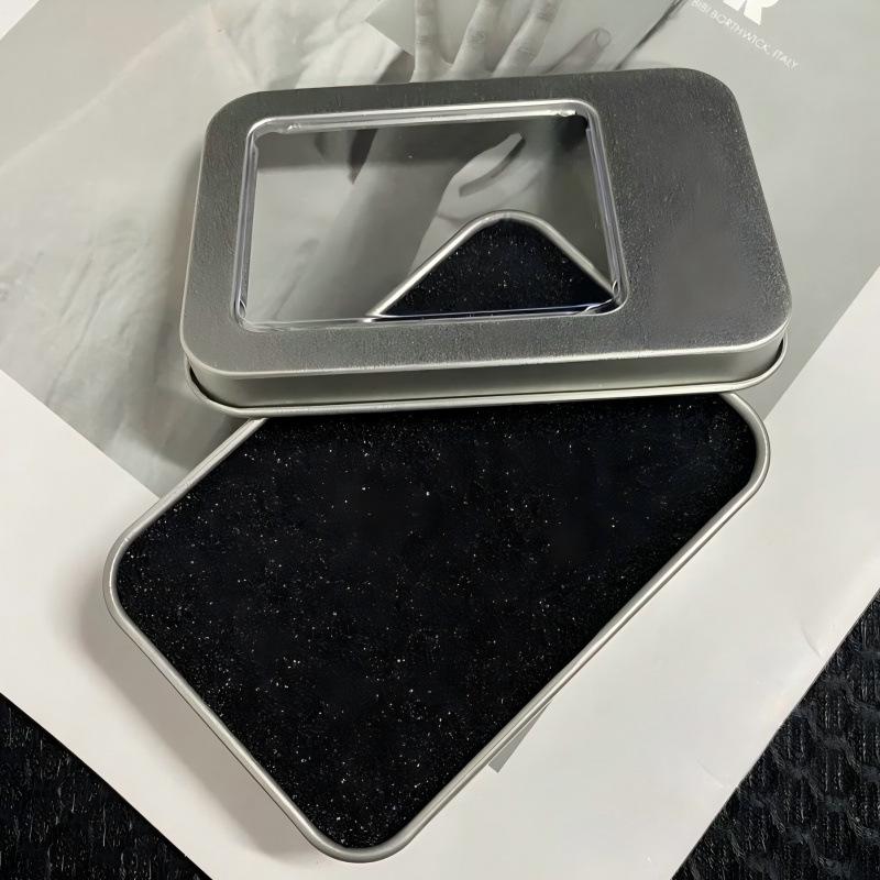 Маленькая квадратная жестяная коробка для хранения серег-пусетов с окошком - Простой, изысканный, дизайн легкой роскоши Single Pack
Маленькая квадратная жестяная коробка для хранения серег-пусетов с окошком - Простой, изысканный, дизайн легкой роскоши Single Pack