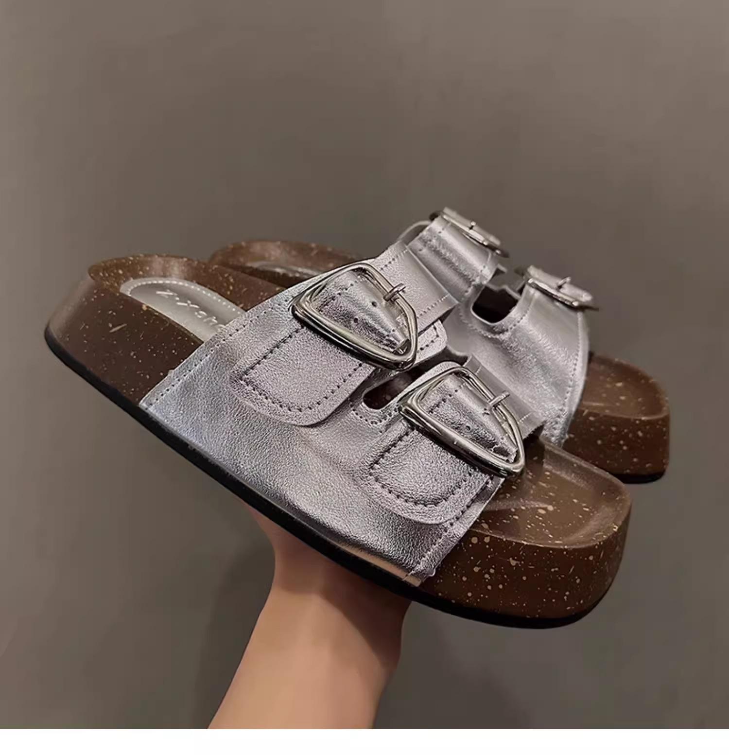 Platform slippers women s 2025 new summer outer wear Boken women s shoes summer cool slippers women s soft-soled women s sandals 40 срібний
Platform slippers women s 2025 new summer outer wear Boken women s shoes summer cool slippers women s soft-soled women s sandals 40 срібний