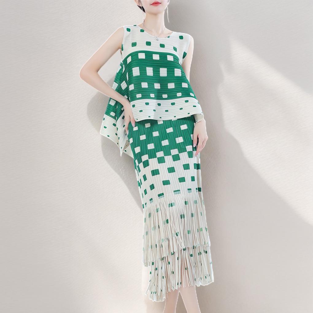 Miyake Design Women s High-End Summer Two-Piece Set: Loose Vest & Tassel Midi Skirt One Size зелёный
Miyake Design Women s High-End Summer Two-Piece Set: Loose Vest & Tassel Midi Skirt One Size зелёный