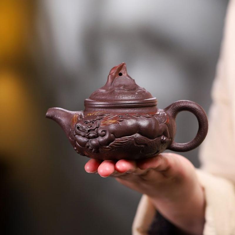 180ml Yixing Purple Clay Teapots Handmade Auspicious Beast Pot Raw Ore Purple Mud Tea Maker Kettle With Infuser Zisha Tea Set
180ml Yixing Purple Clay Teapots Handmade Auspicious Beast Pot Raw Ore Purple Mud Tea Maker Kettle With Infuser Zisha Tea Set
