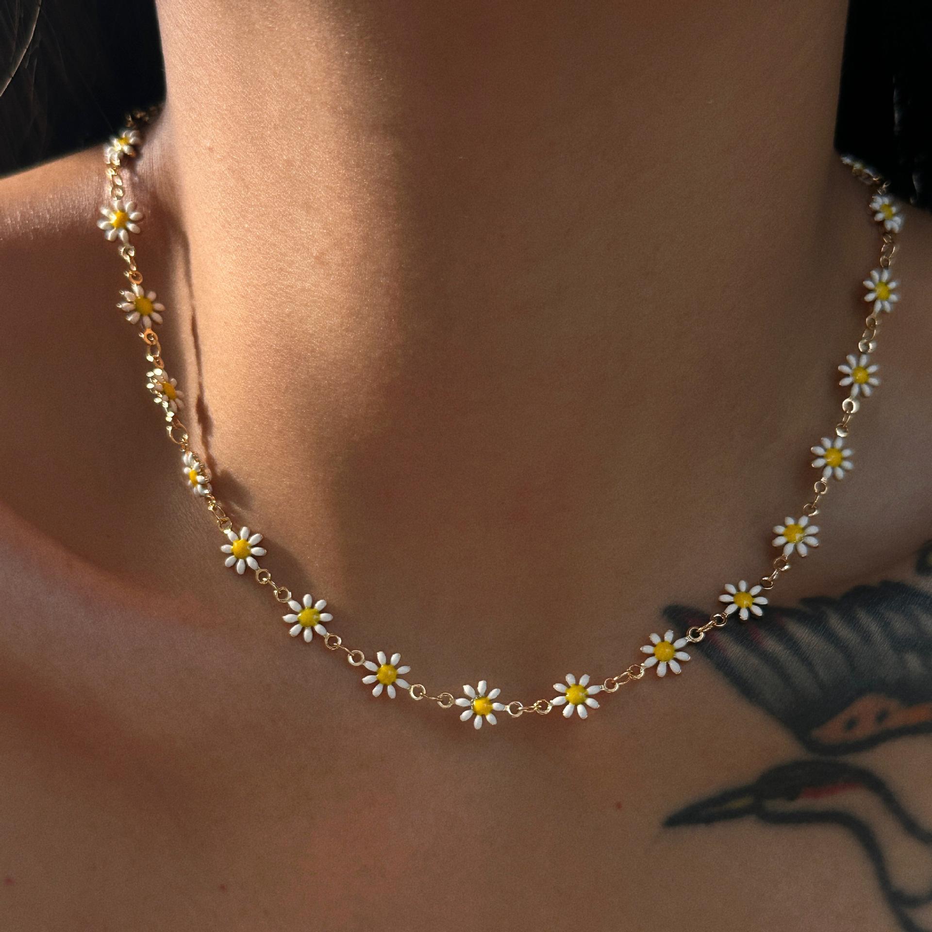 Bohemian Style Oil Droplets Daisy Flower Collarbone Chain Necklace Women s Floral Painting 50CM
Bohemian Style Oil Droplets Daisy Flower Collarbone Chain Necklace Women s Floral Painting 50CM