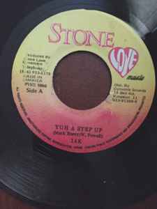 7-дюймовая пластинка 14K - Yuh A Step Up NONE Stone Love Musi 1998 Ямайка Регги, Ска и Даб Б/У
7-дюймовая пластинка 14K - Yuh A Step Up NONE Stone Love Musi 1998 Ямайка Регги, Ска и Даб Б/У