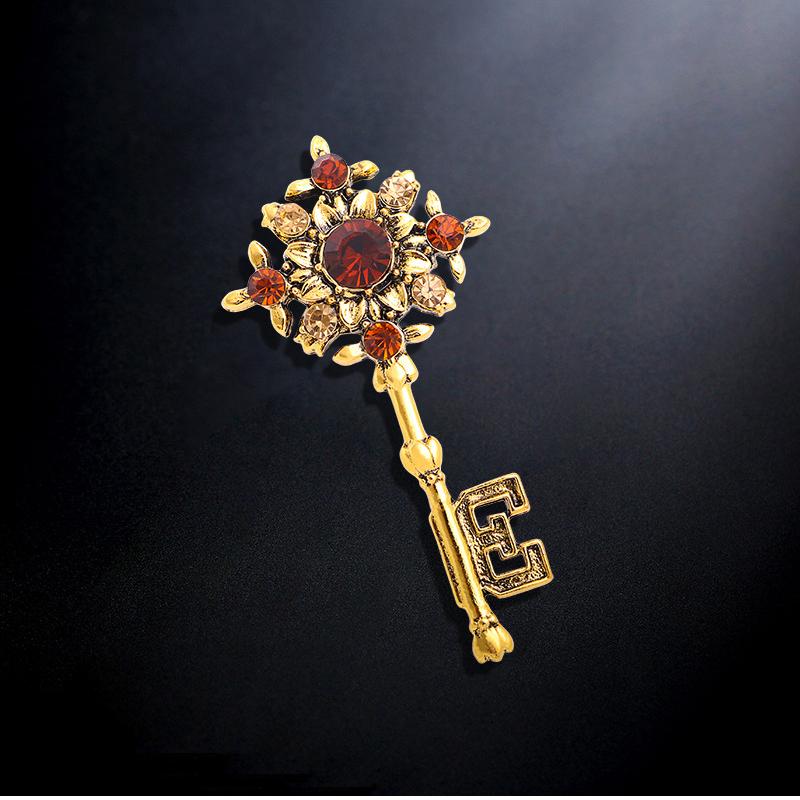 Vintage Baroque Palace Style Key Brooches Pins For Women Girls Elegant Crystal Retro Suit Coat Badges Buckle Accessories
Vintage Baroque Palace Style Key Brooches Pins For Women Girls Elegant Crystal Retro Suit Coat Badges Buckle Accessories