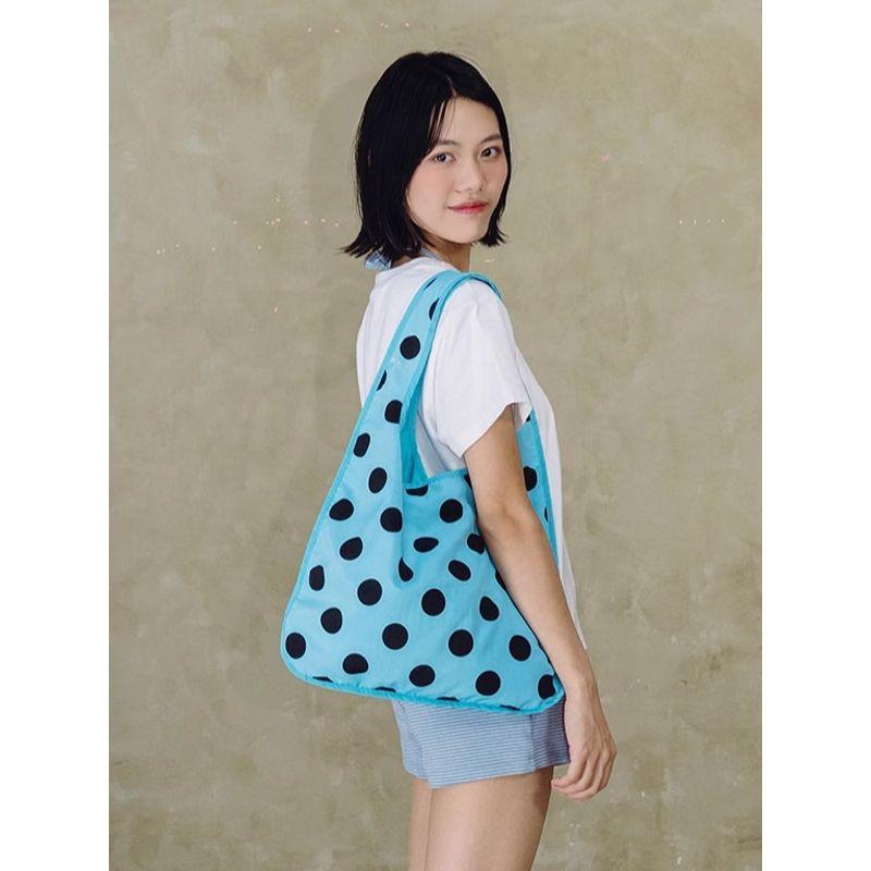 Borntochaos Original Arc Polka Dot Shoulder Bag Positive and Negative Multi-Back Method Tote Bag Large Capacity Underarm Bag Blue presale (double-sided back)
Borntochaos Original Arc Polka Dot Shoulder Bag Positive and Negative Multi-Back Method Tote Bag Large Capacity Underarm Bag Blue presale (double-sided back)