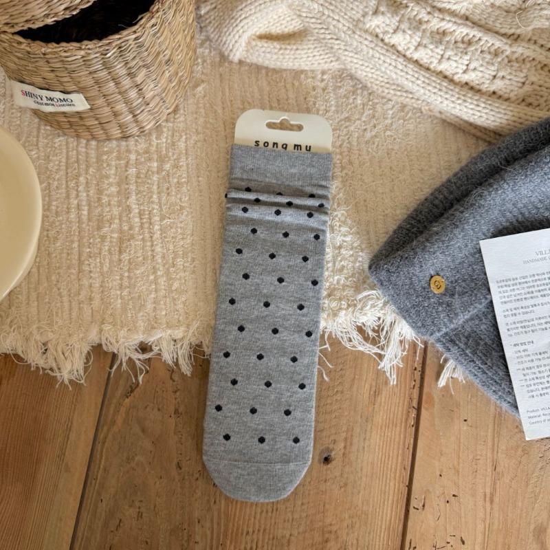 Autumn and Winter Women s Grey Retro Floral Bow Pile Socks Polka Dot Snowflake School Style Boneless Women s Socks 1 pair
Autumn and Winter Women s Grey Retro Floral Bow Pile Socks Polka Dot Snowflake School Style Boneless Women s Socks 1 pair