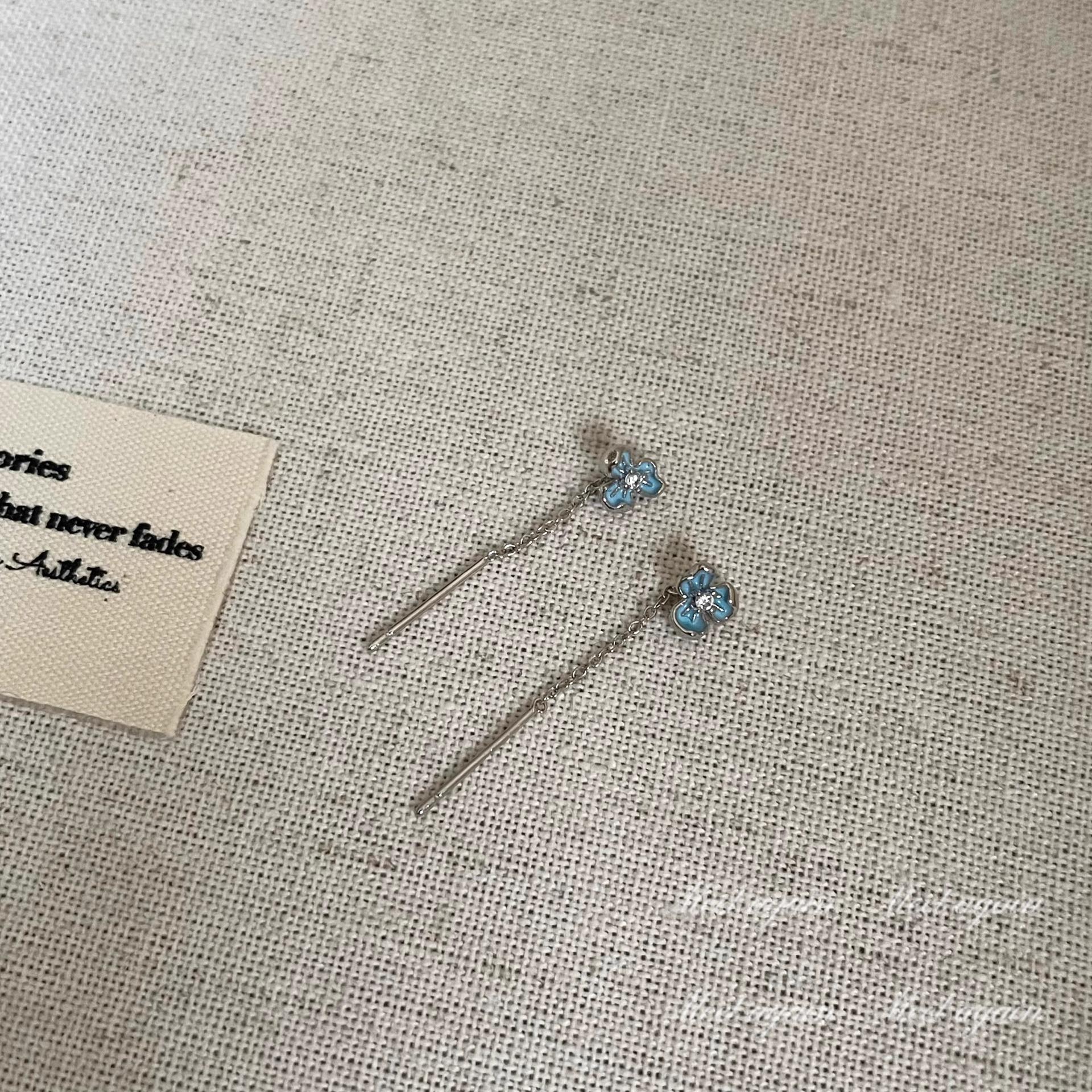 Spring and Summer Simple Exquisite Compact Petal Tassel Ear Lines 1 pair of ear lines
Spring and Summer Simple Exquisite Compact Petal Tassel Ear Lines 1 pair of ear lines