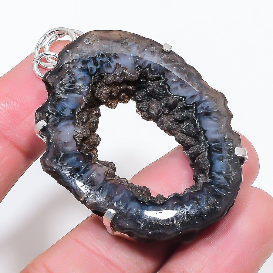 Natural Agate Geode Slice 925 Sterling Silver Jewelry Pendant 2.56 J3l32
Natural Agate Geode Slice 925 Sterling Silver Jewelry Pendant 2.56 J3l32