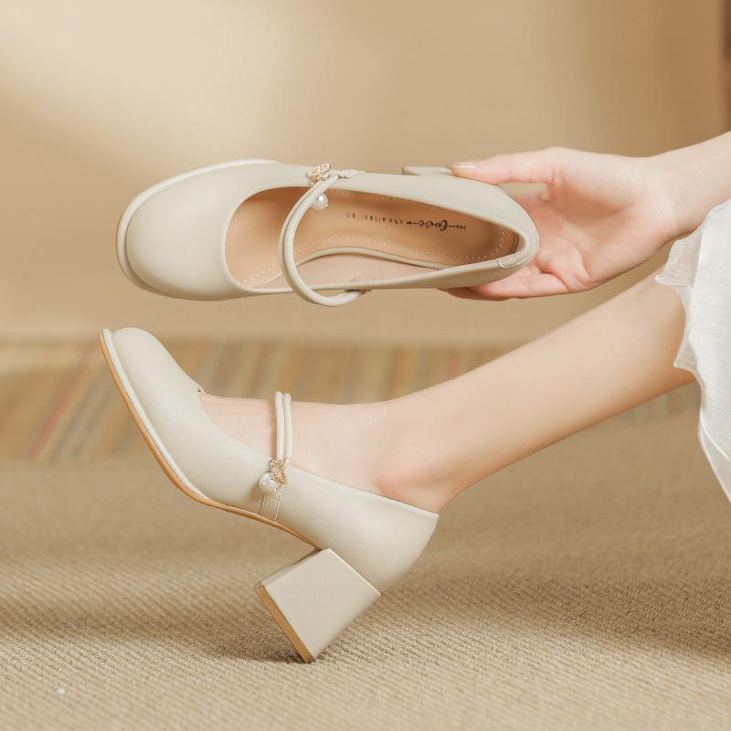 Cheongsam shoes Mary Jane single shoes female new fairy thick heel high heels soft leather, gentle bridesmaid shoes 34
Cheongsam shoes Mary Jane single shoes female new fairy thick heel high heels soft leather, gentle bridesmaid shoes 34