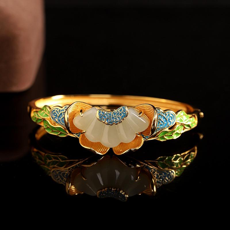 Color Enamel Porcelain Craftsmanship Inlaid Natural Hetian Jade Fan-shaped Bracelet for Women Classical Chinese Style Jewelry
Color Enamel Porcelain Craftsmanship Inlaid Natural Hetian Jade Fan-shaped Bracelet for Women Classical Chinese Style Jewelry