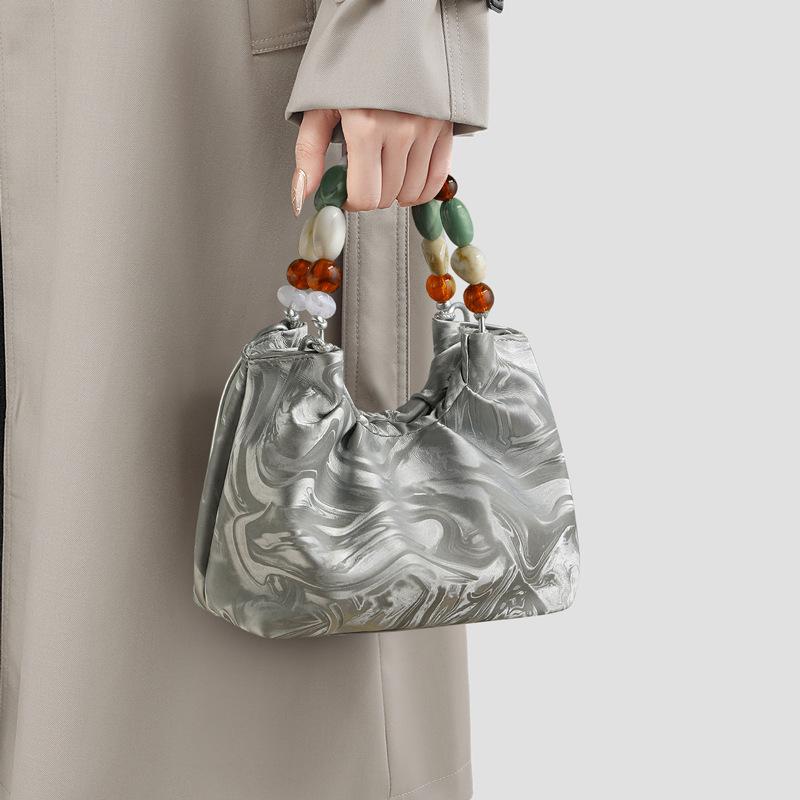 2025 New Autumn Winter Fashion Versatile Small Bag Women s Shoulder Crossbody Bag New Chinese Style Handheld Small Tote Bag срібний
2025 New Autumn Winter Fashion Versatile Small Bag Women s Shoulder Crossbody Bag New Chinese Style Handheld Small Tote Bag срібний
