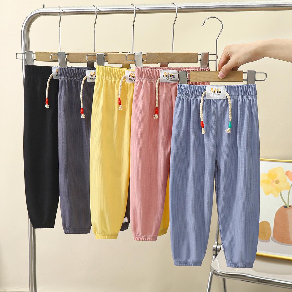 Kids Summer Mosquito-Proof Ice Silk Pants - Lightweight 9/10 Length for Boys and Girls 80 cm чорний
Kids Summer Mosquito-Proof Ice Silk Pants - Lightweight 9/10 Length for Boys and Girls 80 cm чорний