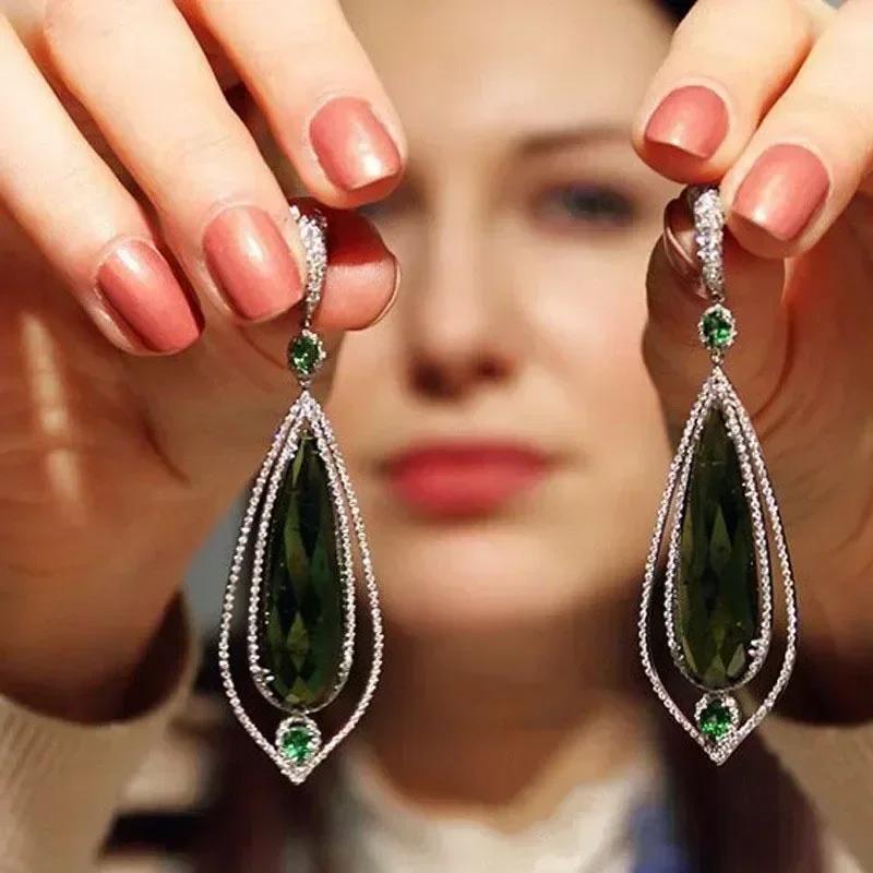 New Luxury Geometric Color Cubic Zirconia Crystal Women s Earrings Fashion Long Style Exquisite Gold Wedding Zircon
New Luxury Geometric Color Cubic Zirconia Crystal Women s Earrings Fashion Long Style Exquisite Gold Wedding Zircon