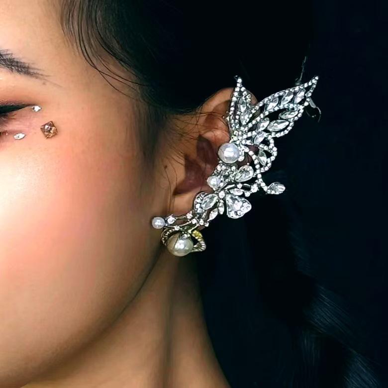 Элегантные серьги-клипсы с бриллиантами в форме бабочек для свадебного наряда серебряный 
Элегантные серьги-клипсы с бриллиантами в форме бабочек для свадебного наряда серебряный