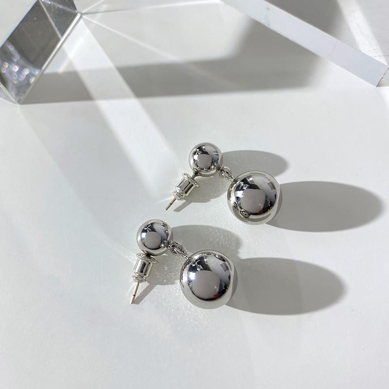 Cool European and American Style Simple Smooth Round Ball Pendant Earrings Fashion Jewelry 2026 Minimal Accessories For Womens
Cool European and American Style Simple Smooth Round Ball Pendant Earrings Fashion Jewelry 2026 Minimal Accessories For Womens