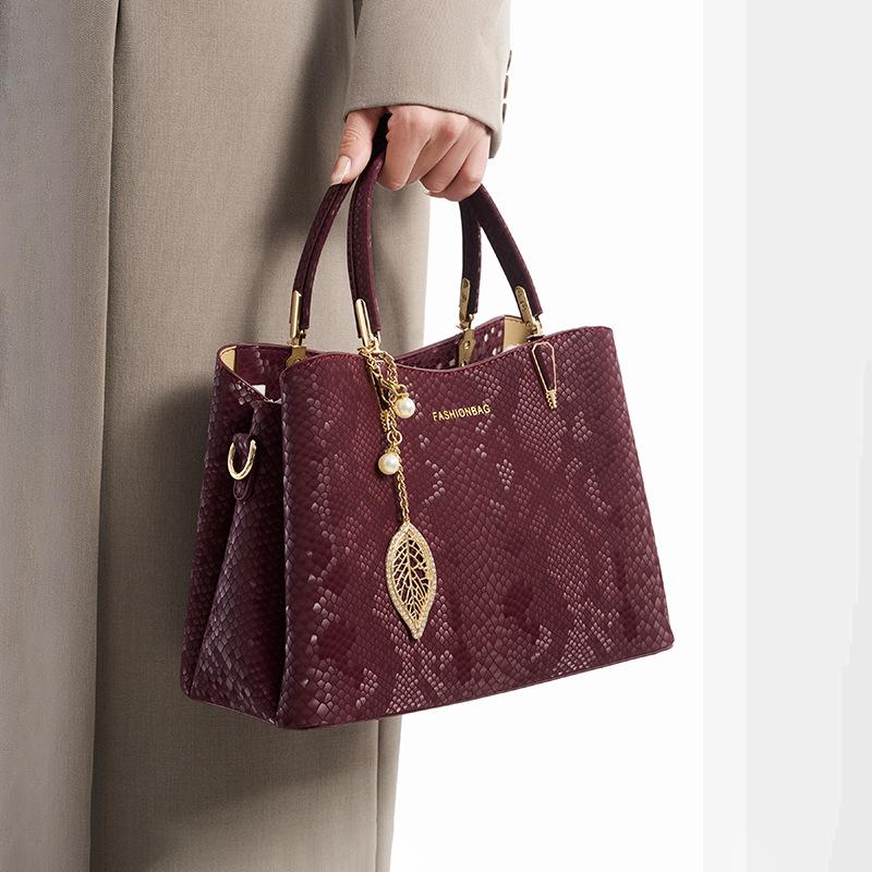 Simple Bag Women S Fashion Women S Bag Handbag Atmospheric Large Capacity Temperament Versatile Shoulder Messenger Bag
Simple Bag Women S Fashion Women S Bag Handbag Atmospheric Large Capacity Temperament Versatile Shoulder Messenger Bag