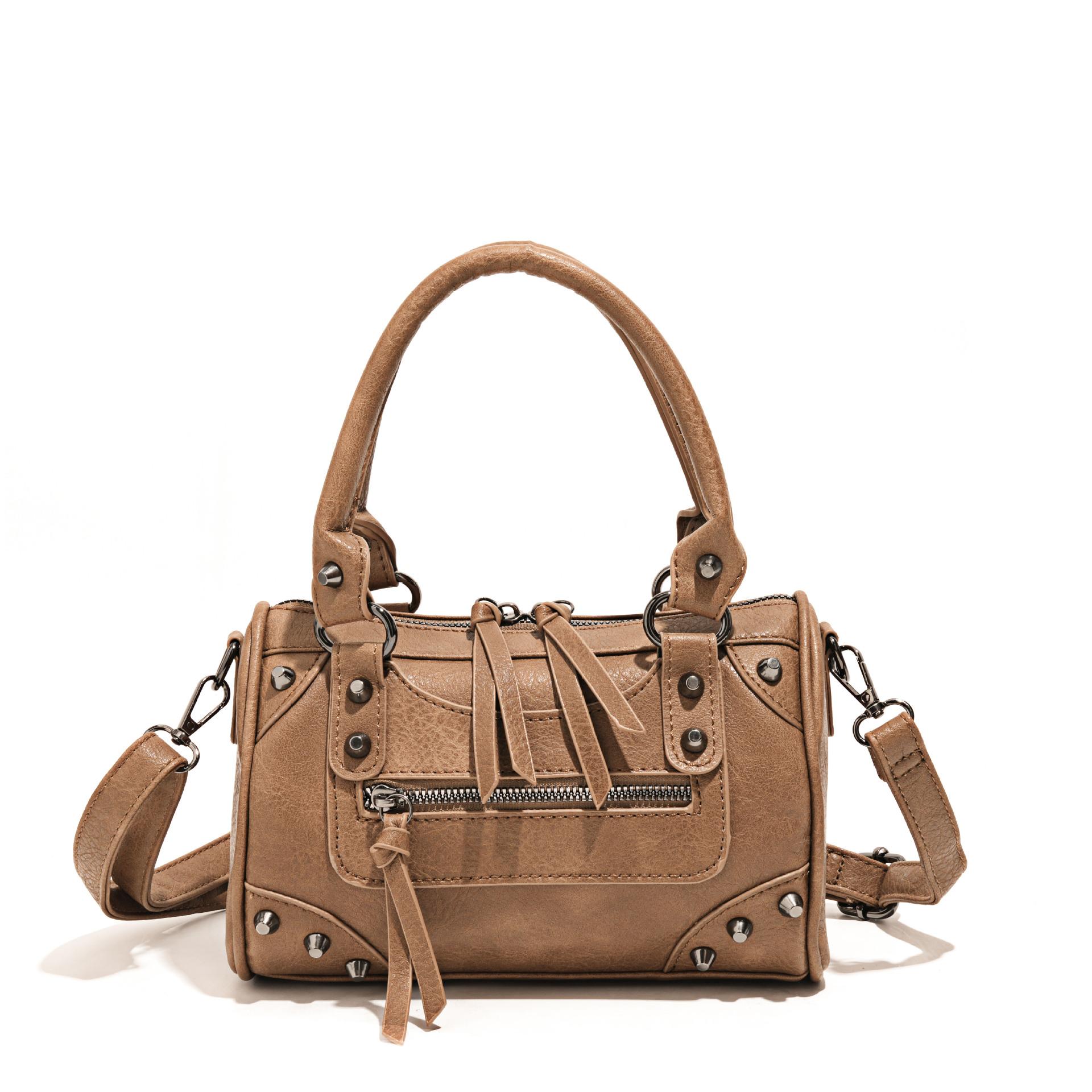 European and American Fashion Rivets Large Capacity Pillow Bag Bowling Motorcycle Handbag Single Shoulder Crossbody Women s Bag
European and American Fashion Rivets Large Capacity Pillow Bag Bowling Motorcycle Handbag Single Shoulder Crossbody Women s Bag