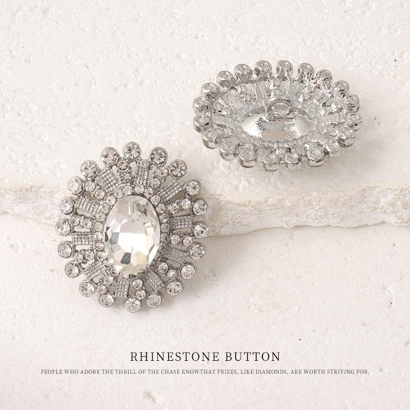 5pcs Metal Diamond Buttons Fur Coat Rhinestone Buttons Sweater Jacket Windbreaker Gold Button Accessories 31mm * 27.5mm Silver
5pcs Metal Diamond Buttons Fur Coat Rhinestone Buttons Sweater Jacket Windbreaker Gold Button Accessories 31mm * 27.5mm Silver