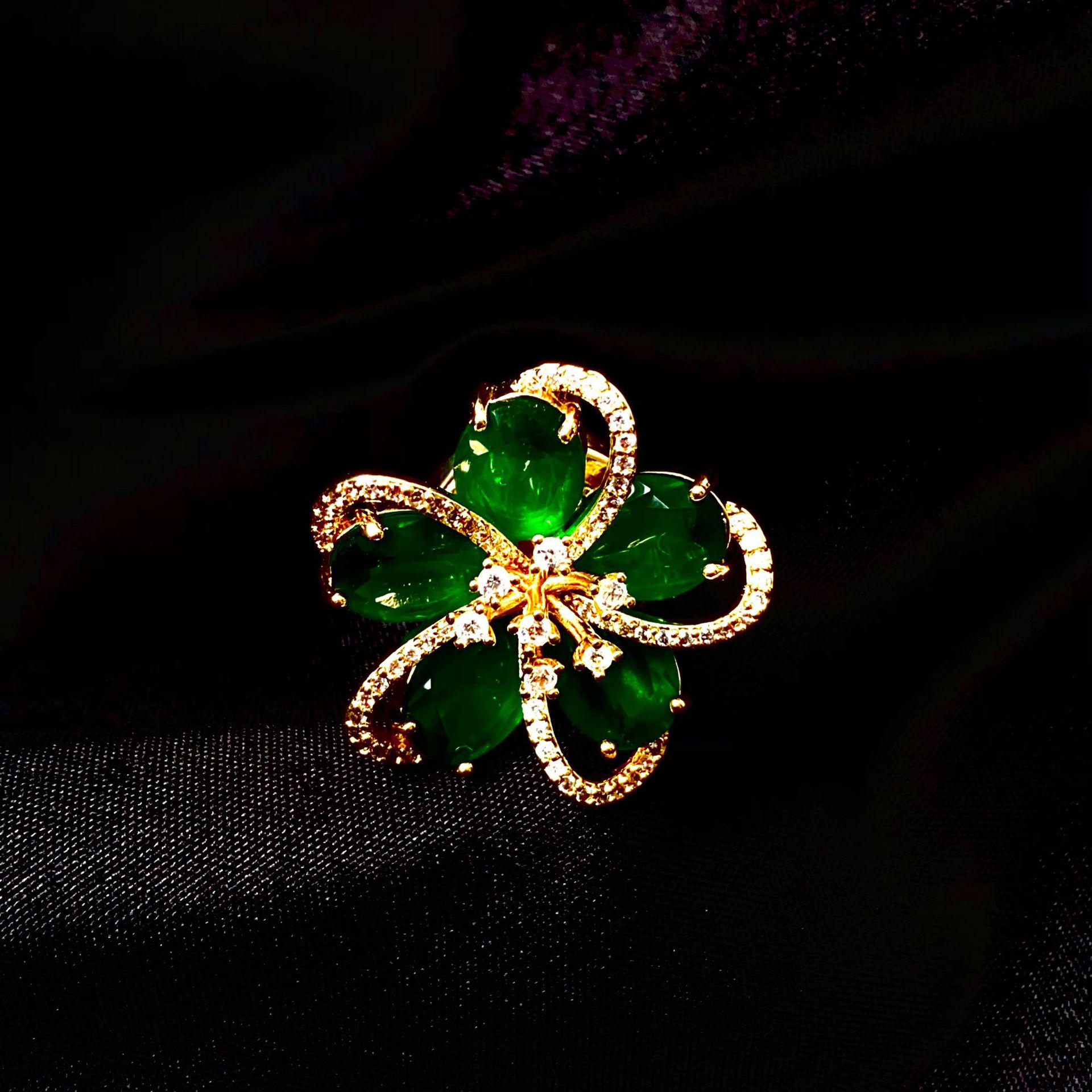 Magnetic Flower Lapel Pin Brooch: Cute, High-End Design for Women, Safe for Clothes золотистый
Magnetic Flower Lapel Pin Brooch: Cute, High-End Design for Women, Safe for Clothes золотистый