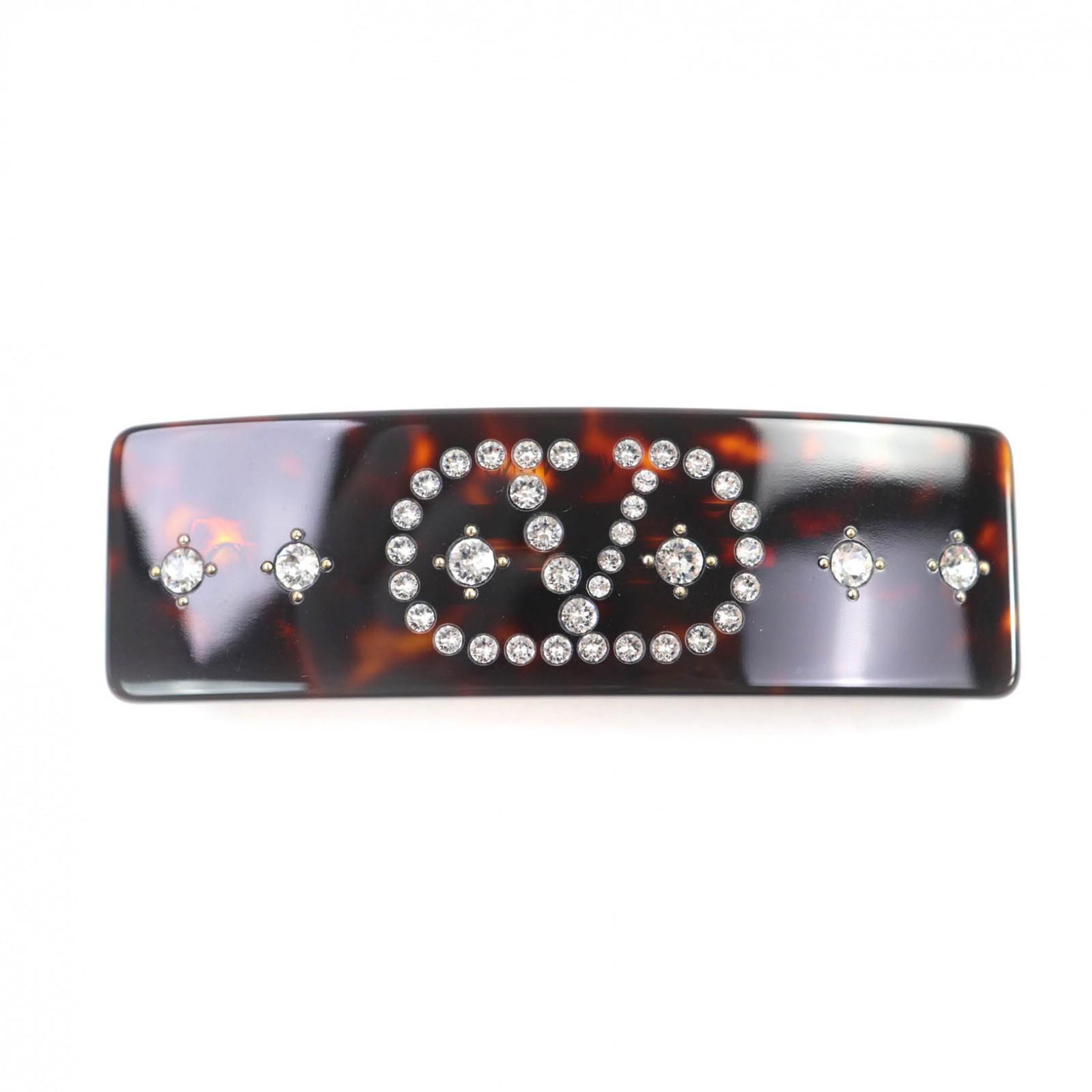 Valentino Garavani hair V Logo Signature Resin Metal Crystal Hair Clip Resin Used
Valentino Garavani hair V Logo Signature Resin Metal Crystal Hair Clip Resin Used