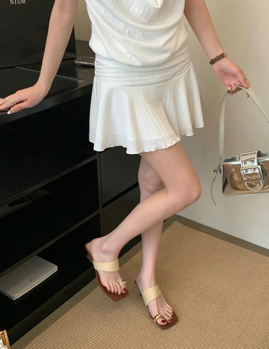 ~ 2025 New French retro square head thick heel cover toe cool slippers women s summer wear metal one-word buckle 39 абрикосовый
~ 2025 New French retro square head thick heel cover toe cool slippers women s summer wear metal one-word buckle 39 абрикосовый