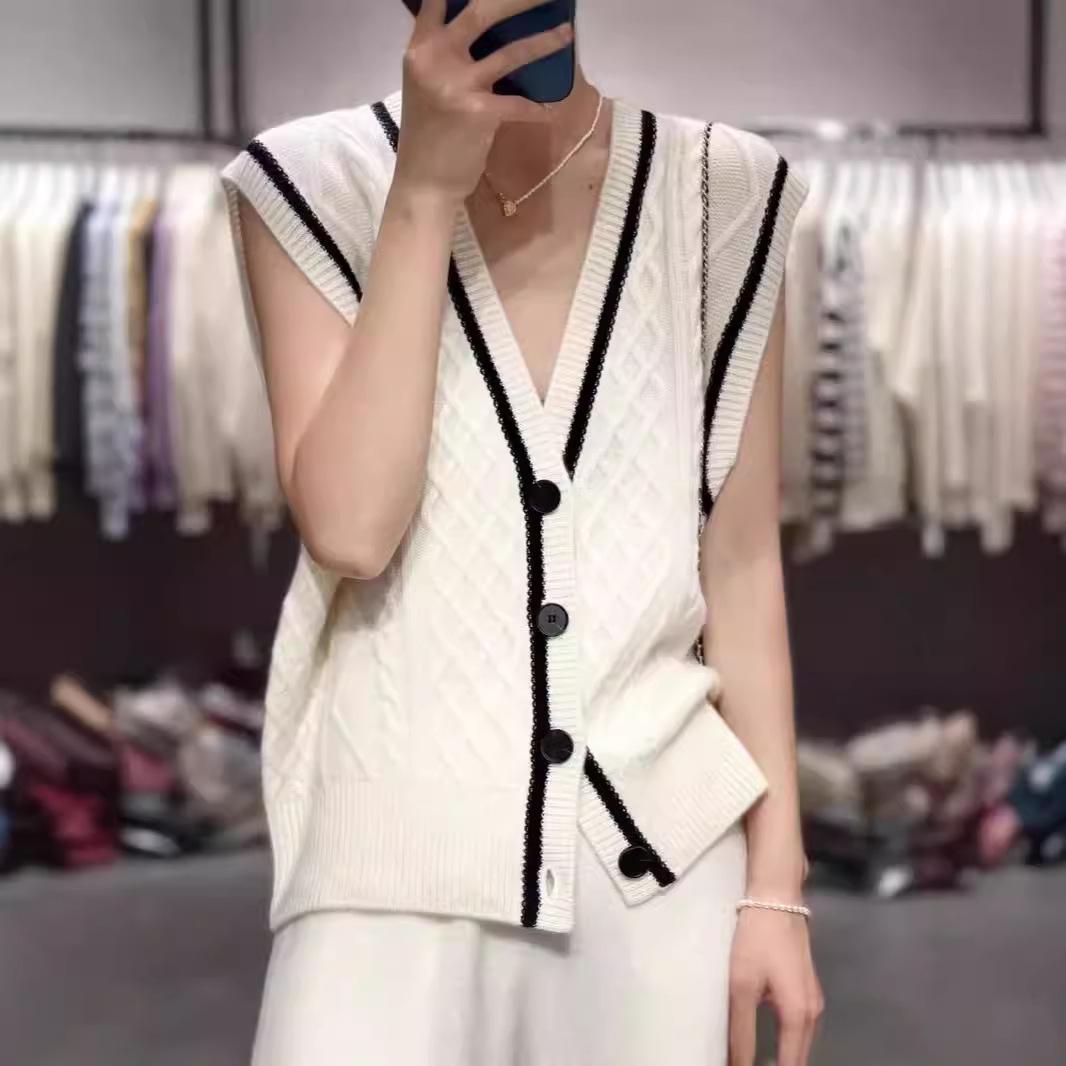 Women s 100% Cashmere College Style V-Neck Sleeveless Loose Knit Sweater Coat L чёрный
Women s 100% Cashmere College Style V-Neck Sleeveless Loose Knit Sweater Coat L чёрный