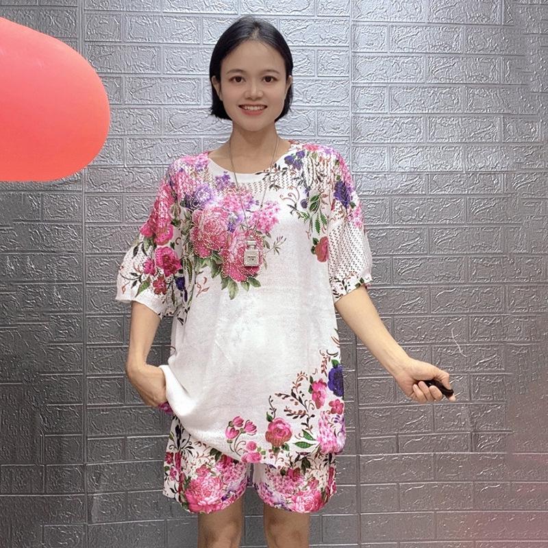 Women s Round Neck Pullover Knitted Shorts Set with Hot Drilling Detailing - Casual Loose Two-Piece Outfit One Size
Women s Round Neck Pullover Knitted Shorts Set with Hot Drilling Detailing - Casual Loose Two-Piece Outfit One Size