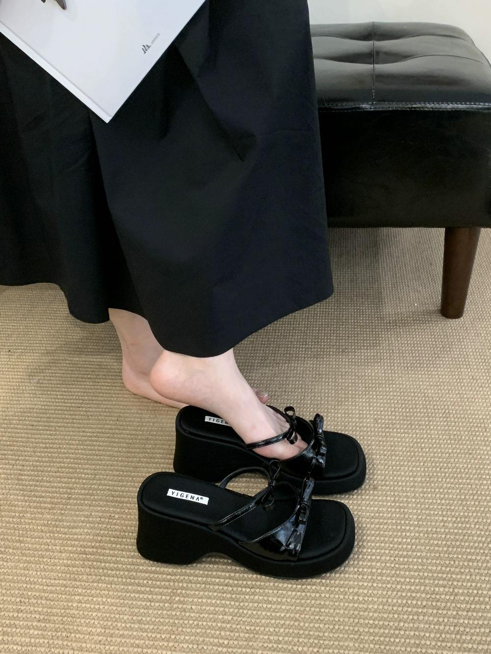 Wedge heel heightened silver bow open-toed cool slippers outer wear women s shoes 2025 new summer thick-soled versatile sandals 40 чёрный
Wedge heel heightened silver bow open-toed cool slippers outer wear women s shoes 2025 new summer thick-soled versatile sandals 40 чёрный