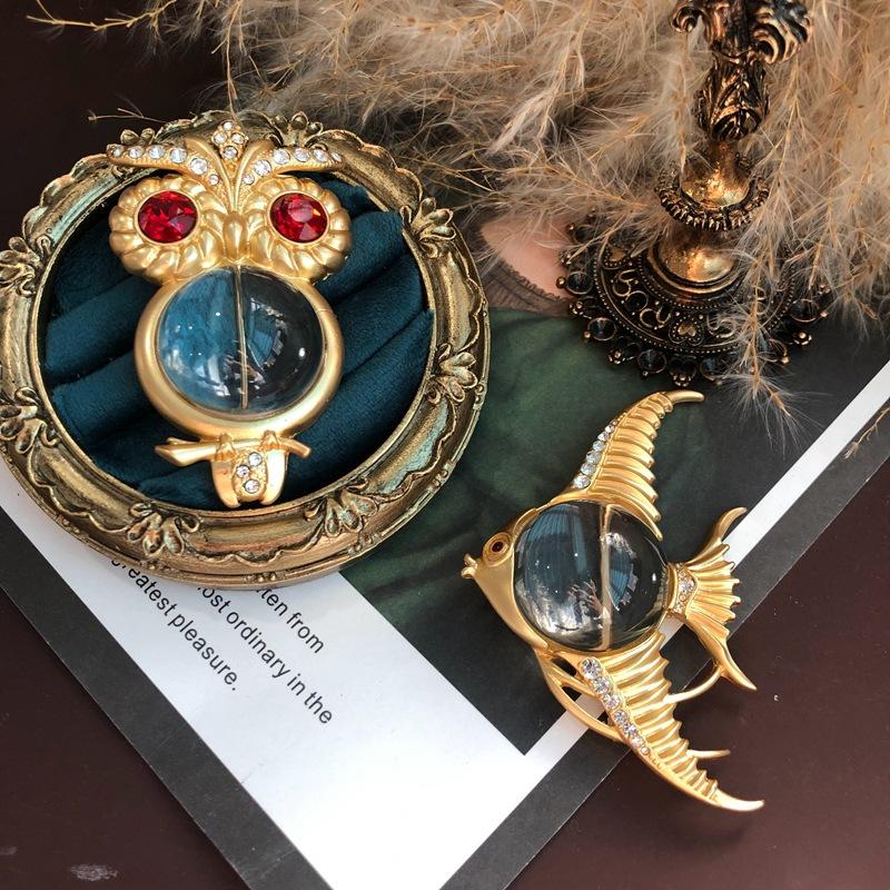 Medieval Women Men Fashion Crystal Jelly Fish Brooch Classic Unisex Transparent Resin Stone Animal Series Badges Accessories
Medieval Women Men Fashion Crystal Jelly Fish Brooch Classic Unisex Transparent Resin Stone Animal Series Badges Accessories