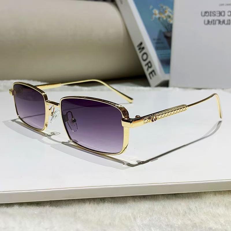 2025 European & American Casual Square Frame Sunglasses with Metal Engraving and Sun Protection
2025 European & American Casual Square Frame Sunglasses with Metal Engraving and Sun Protection