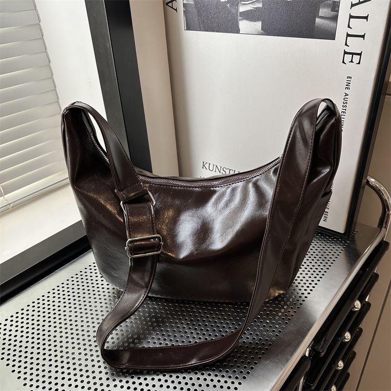 Нишевый стиль Шикарная высококачественная сумка Женская 2023 Осень и Зима Новое поступление Трендовая ретро сумка-пельмень Большая вместимость Сумка на плечо Сумка-мессенджер Curry