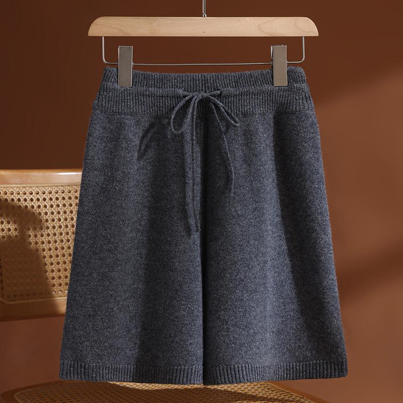 Women s Pure Wool Knitted Shorts - Thickened, Five-Needle, Elastic Waist, Loose Fit, Versatile, Three-Quarter Length Medium
Women s Pure Wool Knitted Shorts - Thickened, Five-Needle, Elastic Waist, Loose Fit, Versatile, Three-Quarter Length Medium