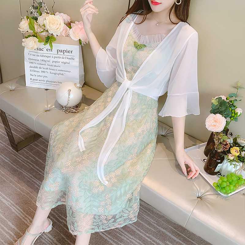Women s Lightweight Lace Chiffon Bolero Cardigan for Summer, Perfect Over Slip Dresses, Short, Sun Protection. M recommended for 80-115 jin
Women s Lightweight Lace Chiffon Bolero Cardigan for Summer, Perfect Over Slip Dresses, Short, Sun Protection. M recommended for 80-115 jin