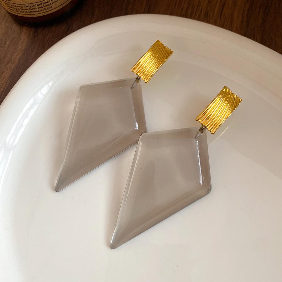 Silver needle European and American retro niche design pointed cone striped rhombus earrings transparent gray high-end stud earrings women
Silver needle European and American retro niche design pointed cone striped rhombus earrings transparent gray high-end stud earrings women