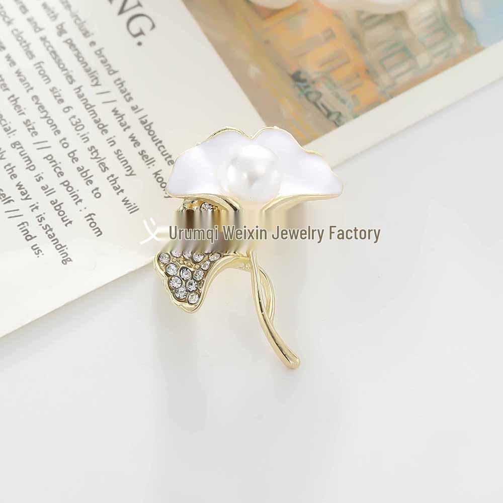 Элегантная брошь-булавка в национальном стиле с цветком и бабочкой
Элегантная брошь-булавка в национальном стиле с цветком и бабочкой