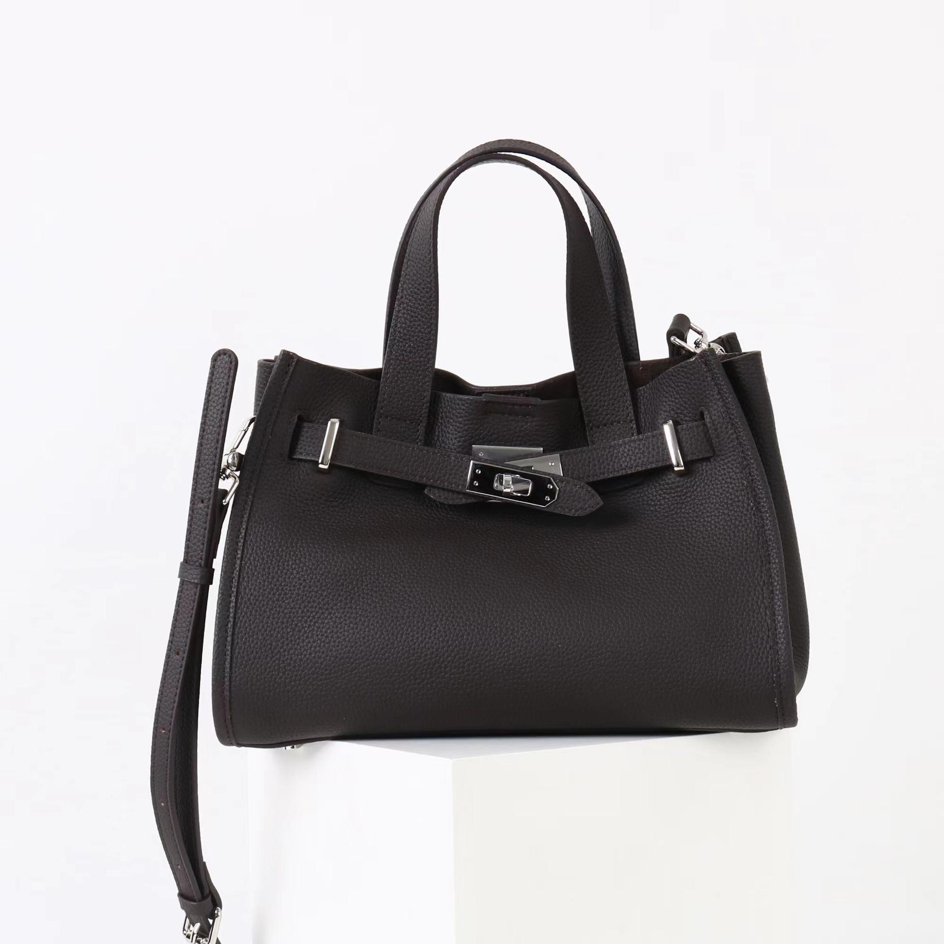 2025 New Commuter Bag Large Leather Tote Single Shoulder Crossbody Computer 28.5cm ебеновий
2025 New Commuter Bag Large Leather Tote Single Shoulder Crossbody Computer 28.5cm ебеновий