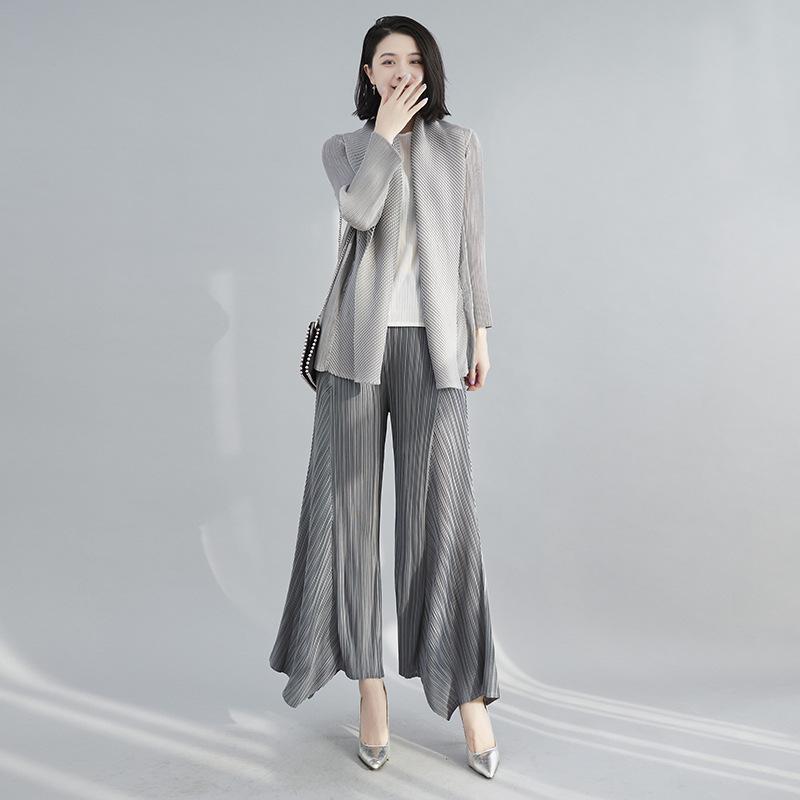 Women s Slimming Black Scarf Collar Cardigan Jacket - Loose Fit, One Size, Spring Fashion
Women s Slimming Black Scarf Collar Cardigan Jacket - Loose Fit, One Size, Spring Fashion