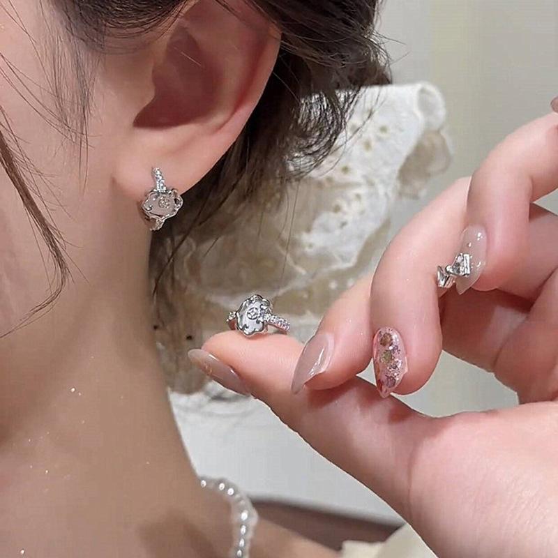 Zir*****pal lucky lock cloud earrings light luxury niche high sense exquisite ear buckle fashionable versatile earrings
Zir*****pal lucky lock cloud earrings light luxury niche high sense exquisite ear buckle fashionable versatile earrings